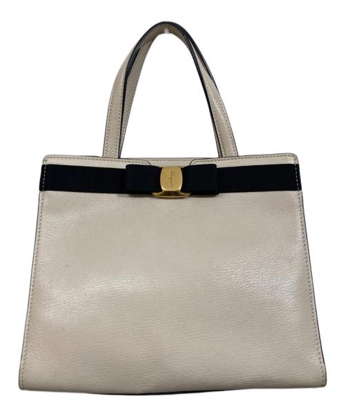 Salvatore Ferragamo（サルヴァトーレ フェラガモ）Salvatore Ferragamo (サルヴァトーレ フェラガモ) ヴァラリボンハンドバッグ ベージュの古着・服飾アイテム