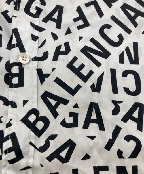 BALENCIAGA（バレンシアガ）BALENCIAGA (バレンシアガ) ロゴオーバーサイズシャツ グレー サイズ:38の古着・服飾アイテム