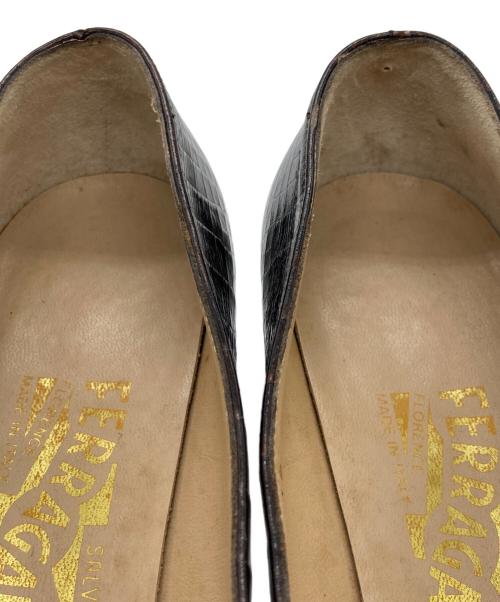 Salvatore Ferragamo（サルヴァトーレ フェラガモ）Salvatore Ferragamo (サルヴァトーレ フェラガモ) 型押しヒールパンプス ブラック サイズ:SIZE 5の古着・服飾アイテム