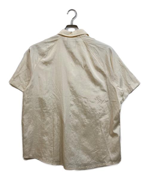 adidas（アディダス）adidas (アディダス) ショートスリーブシャツ アイボリー サイズ:Mの古着・服飾アイテム