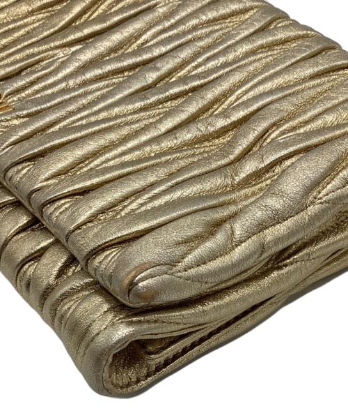 MIU MIU（ミュウミュウ）MIU MIU (ミュウミュウ) チェーンショルダーバッグ ゴールドの古着・服飾アイテム