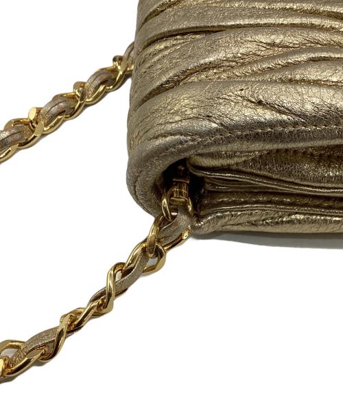 MIU MIU（ミュウミュウ）MIU MIU (ミュウミュウ) チェーンショルダーバッグ ゴールドの古着・服飾アイテム