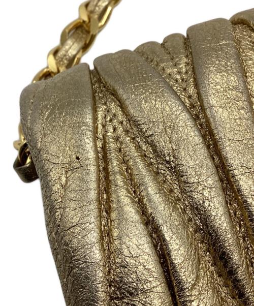 MIU MIU（ミュウミュウ）MIU MIU (ミュウミュウ) チェーンショルダーバッグ ゴールドの古着・服飾アイテム