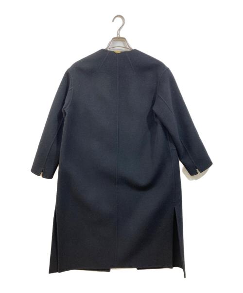 MUSE de Deuxieme Classe（ミューズ ドゥーズィエム クラス）MUSE de Deuxieme Classe (ミューズ ドゥーズィエム クラス) リバーロングノーカラーコート ブラック サイズ:SIZE 36の古着・服飾アイテム