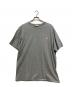 maison kitsune（メゾンキツネ）の古着「チラックスロゴ Tシャツ」｜ライトグレー