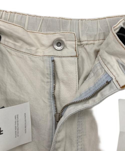 sacai（サカイ）sacai (サカイ) Buckle Detailed Shorts ホワイト サイズ:SIZE 3の古着・服飾アイテム