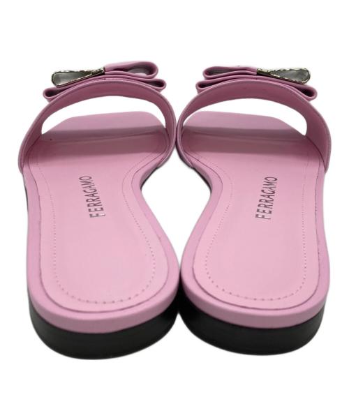 Ferragamo（フェラガモ）Ferragamo (フェラガモ) DOUBLE BOW FLAT SANDAL ピンク サイズ:6の古着・服飾アイテム