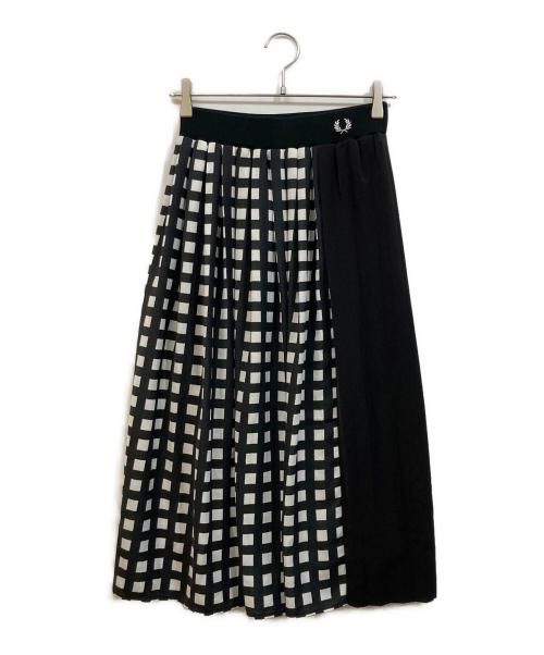 FRED PERRY（フレッドペリー）FRED PERRY (フレッドペリー) Panelled Skirt ブラック サイズ:SIZE 36の古着・服飾アイテム