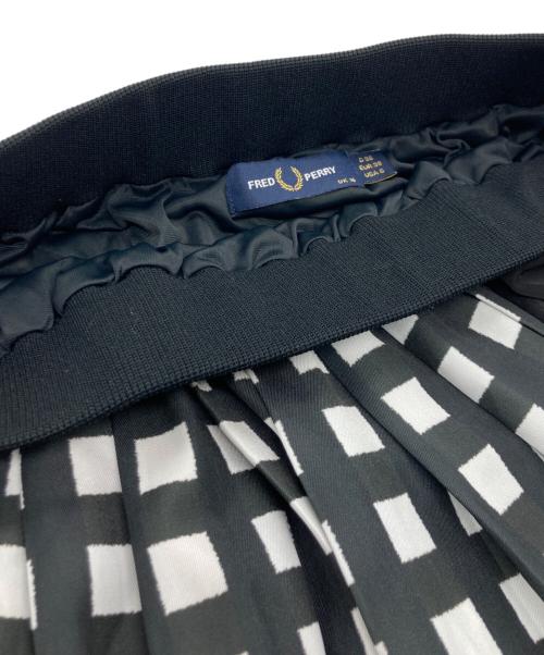 FRED PERRY（フレッドペリー）FRED PERRY (フレッドペリー) Panelled Skirt ブラック サイズ:SIZE 36の古着・服飾アイテム