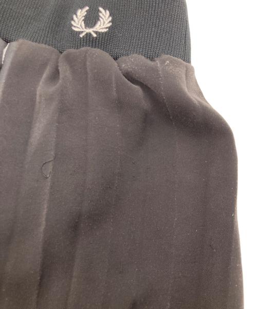 FRED PERRY（フレッドペリー）FRED PERRY (フレッドペリー) Panelled Skirt ブラック サイズ:SIZE 36の古着・服飾アイテム