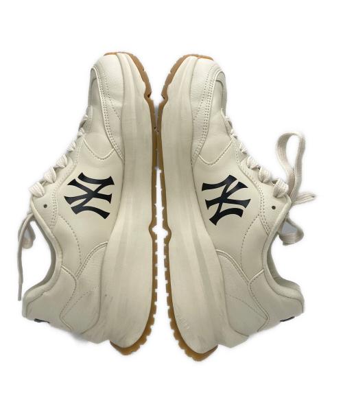 MLB（エムエルビー）MLB (エムエルビー) Chunky Runner Basic Yankees ベージュ×ネイビー サイズ:28㎝の古着・服飾アイテム