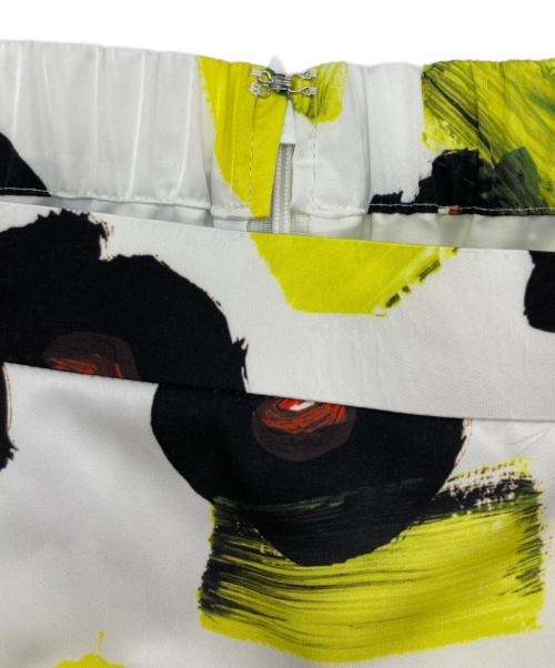 allureville（アルアバイル）allureville (アルアバイル) ETIQUEタフタタックフレアスカート ホワイト サイズ:2の古着・服飾アイテム