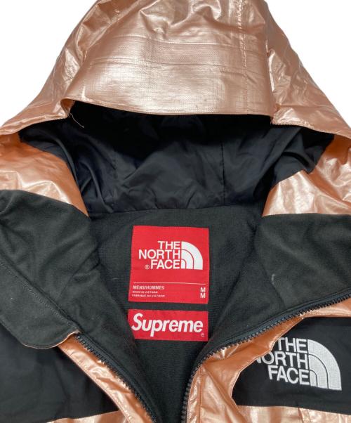 THE NORTH FACE（ザ ノース フェイス）THE NORTH FACE (ザ ノース フェイス) SUPREME (シュプリーム) METALLIC MOUNTAIN PARKA ピンク×ゴールド サイズ:Mの古着・服飾アイテム