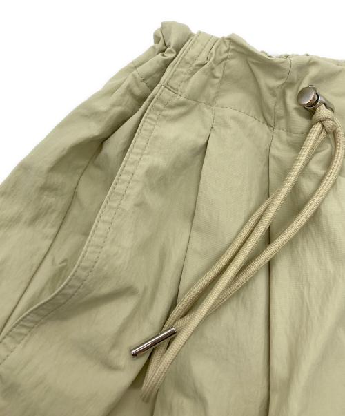 Sea Room lynn（シールームリン）Sea Room Lynn (シールームリン) 2tuckナイロンボリュームパンツ アイボリー サイズ:SIZE Mの古着・服飾アイテム