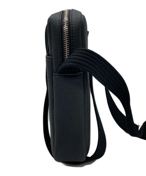 LACOSTE（ラコステ）LACOSTE (ラコステ) バーティカルカメラバッグ ブラックの古着・服飾アイテム