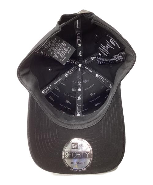 New Era（ニューエラ）New Era (ニューエラ) Saint Laurent Paris (サンローランパリ) ロゴ刺繍キャップ ブラックの古着・服飾アイテム