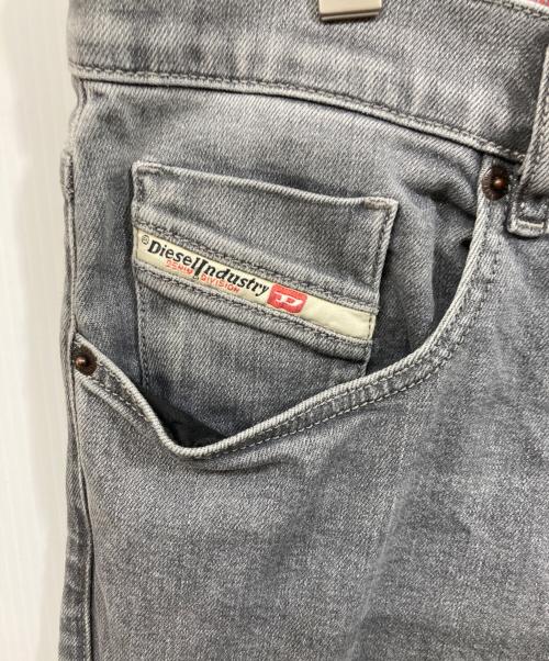 DIESEL（ディーゼル）DIESEL (ディーゼル) デニムパンツ グレー サイズ:	SIZE 33の古着・服飾アイテム