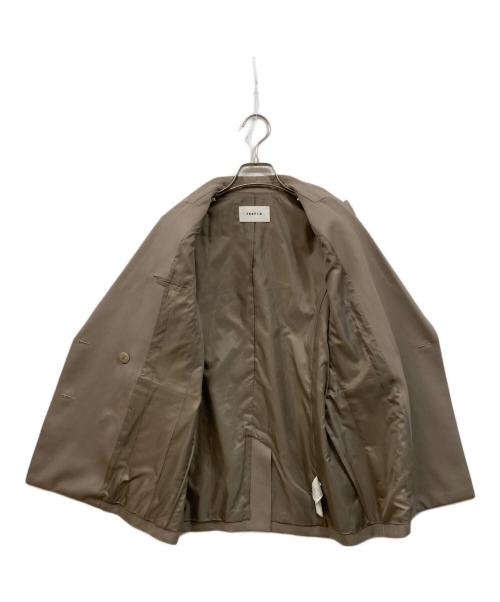 FRAY ID（フレイ アイディー）FRAY ID (フレイ アイディー) ダブルブレストピークドラペルジャケット ベージュの古着・服飾アイテム