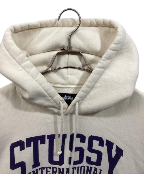 stussy（ステューシー）stussy (ステューシー) RELAXED HOODIE INTERNATIONAL アイボリー サイズ:SIZE Lの古着・服飾アイテム