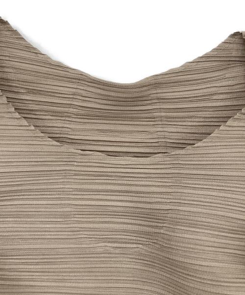 PLEATS PLEASE（プリーツプリーズ）PLEATS PLEASE (プリーツプリーズ) 横プリーツノースリーブカットソー ベージュ サイズ:3の古着・服飾アイテム