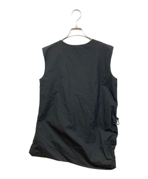 ISSEY MIYAKE（イッセイミヤケ）ISSEY MIYAKE (イッセイミヤケ) サイドギャザーノースリーブワンピース ブラック サイズ:SIZE 2の古着・服飾アイテム