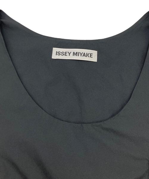 ISSEY MIYAKE（イッセイミヤケ）ISSEY MIYAKE (イッセイミヤケ) サイドギャザーノースリーブワンピース ブラック サイズ:SIZE 2の古着・服飾アイテム