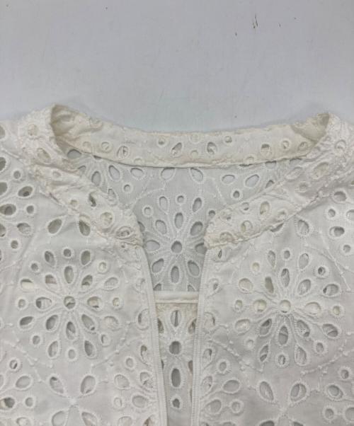 BALLSEY（ボールジィ）BALLSEY (ボールジィ) サークルフラワーエンブロイダリー キーネックブラウス ホワイト サイズ:SIZE 36の古着・服飾アイテム