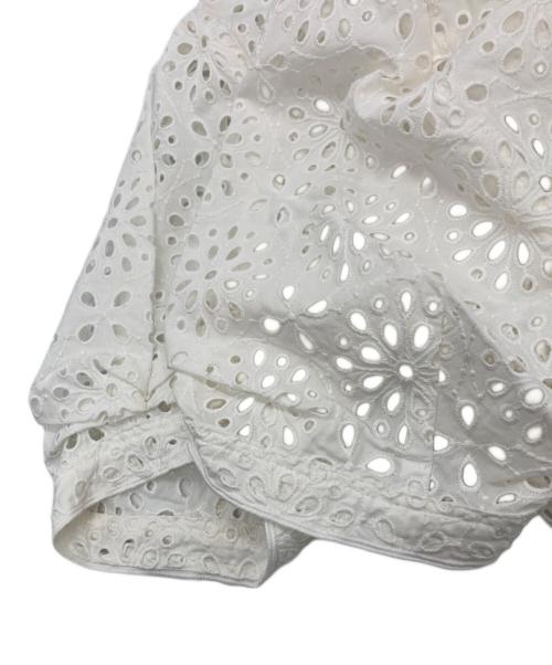 BALLSEY（ボールジィ）BALLSEY (ボールジィ) サークルフラワーエンブロイダリー キーネックブラウス ホワイト サイズ:SIZE 36の古着・服飾アイテム