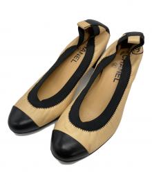 CHANEL（シャネル）の古着「ココマークバイカラーヒールパンプス」｜ベージュ