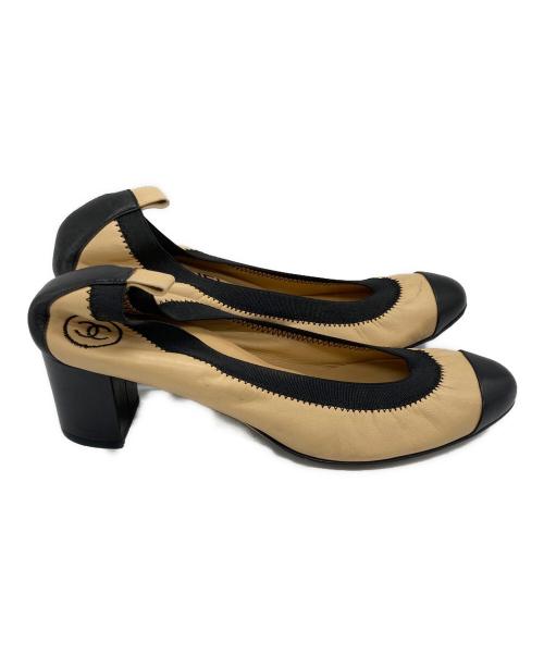 CHANEL（シャネル）CHANEL (シャネル) ココマークバイカラーヒールパンプス ベージュ サイズ:SIZE 38Cの古着・服飾アイテム