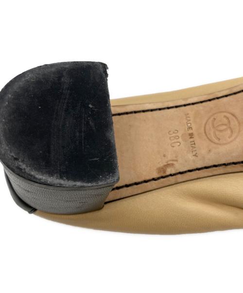 CHANEL（シャネル）CHANEL (シャネル) ココマークバイカラーヒールパンプス ベージュ サイズ:SIZE 38Cの古着・服飾アイテム