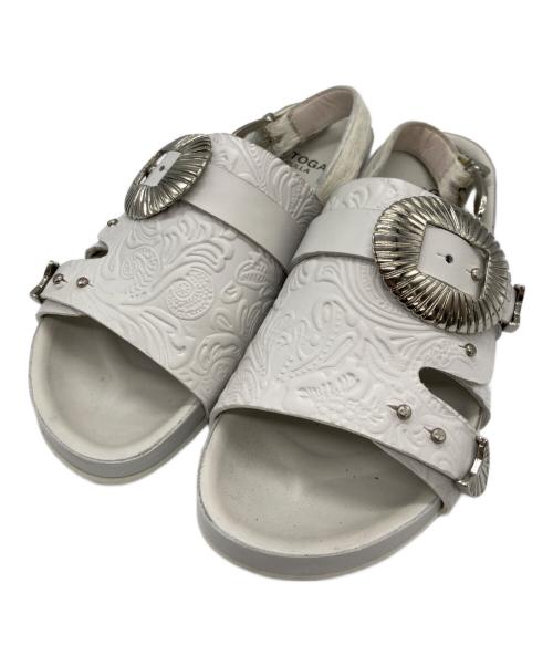 TOGA PULLA（トーガ プルラ）TOGA PULLA (トーガ プルラ) RAY BEAMS (レイ ビームス) メタルエンボスサンダル アイボリー サイズ:38の古着・服飾アイテム