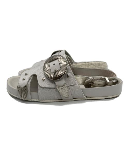 TOGA PULLA（トーガ プルラ）TOGA PULLA (トーガ プルラ) RAY BEAMS (レイ ビームス) メタルエンボスサンダル アイボリー サイズ:38の古着・服飾アイテム
