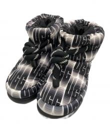 UGG（アグ）の古着「クラシック マキシ ウェーブレングス ショート」｜ホワイト×ブラック