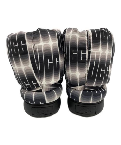 UGG（アグ）UGG (アグ) クラシック マキシ ウェーブレングス ショート ホワイト×ブラック サイズ:	SIZE 24cmの古着・服飾アイテム