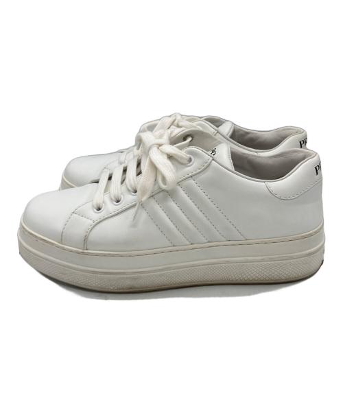 PRADA（プラダ）PRADA (プラダ) ヒールロゴローカットスニーカー ホワイト サイズ:SIZE 37の古着・服飾アイテム