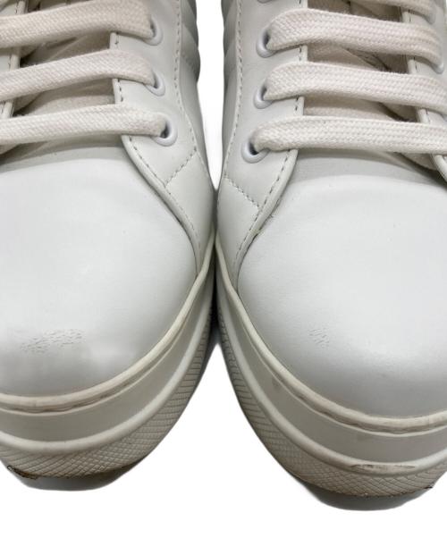 PRADA（プラダ）PRADA (プラダ) ヒールロゴローカットスニーカー ホワイト サイズ:SIZE 37の古着・服飾アイテム