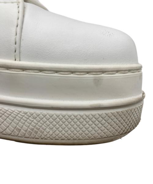 PRADA（プラダ）PRADA (プラダ) ヒールロゴローカットスニーカー ホワイト サイズ:SIZE 37の古着・服飾アイテム