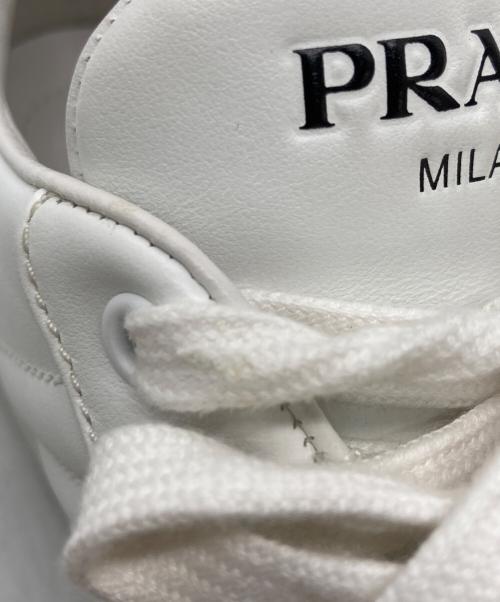 PRADA（プラダ）PRADA (プラダ) ヒールロゴローカットスニーカー ホワイト サイズ:SIZE 37の古着・服飾アイテム