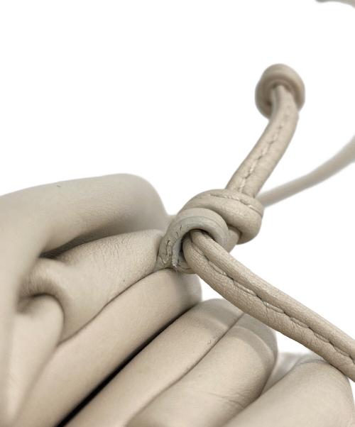 BOTTEGA VENETA（ボッテガベネタ）BOTTEGA VENETA (ボッテガベネタ) ミニザポーチ アイボリーの古着・服飾アイテム