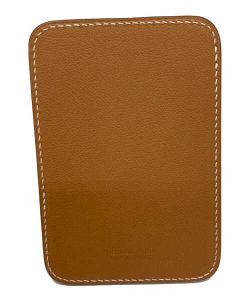 HERMES（エルメス）HERMES (エルメス) カードケース 《MagSafe》 エマン “シュヴァル” ゴールドの古着・服飾アイテム