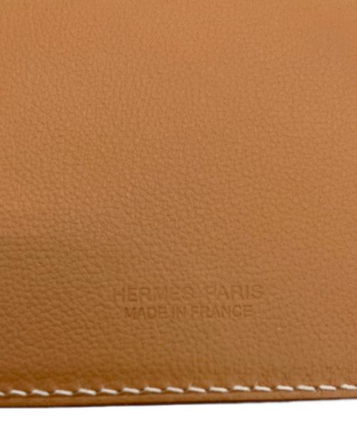 HERMES（エルメス）HERMES (エルメス) カードケース 《MagSafe》 エマン “シュヴァル” ゴールドの古着・服飾アイテム