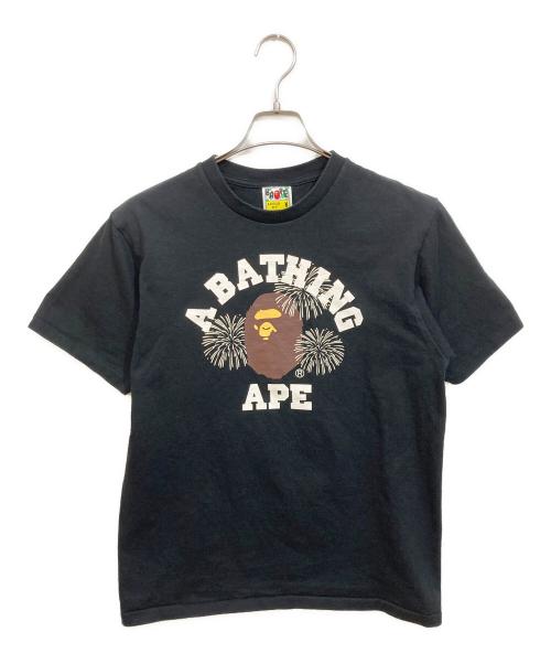 A BATHING APE（ア ベイシング エイプ）A BATHING APE (ア ベイシング エイプ) FIREWORK COLLEGE TEE ブラック サイズ:Mの古着・服飾アイテム