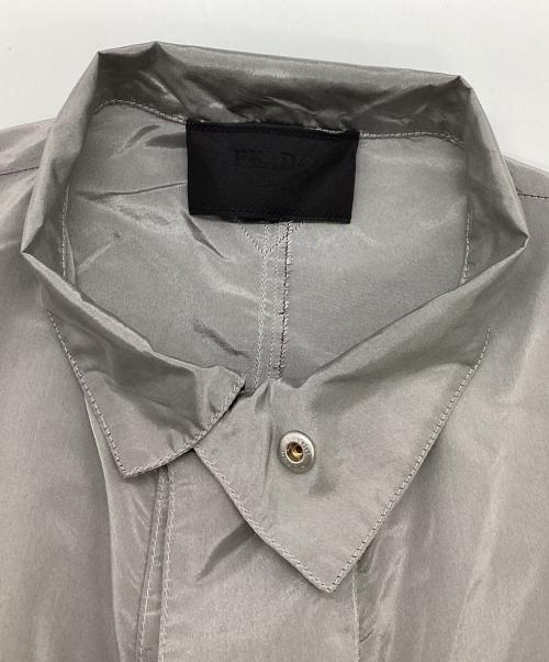 PRADA（プラダ）PRADA (プラダ) バックプリント シルクジャンプスーツ グレー サイズ:SIZE XSの古着・服飾アイテム