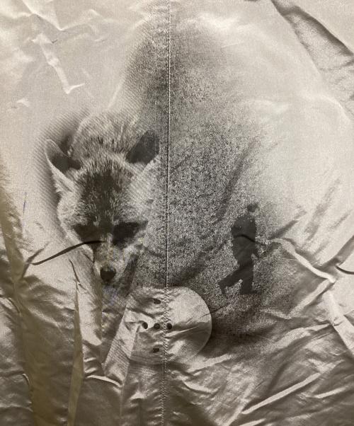 PRADA（プラダ）PRADA (プラダ) バックプリント シルクジャンプスーツ グレー サイズ:SIZE XSの古着・服飾アイテム