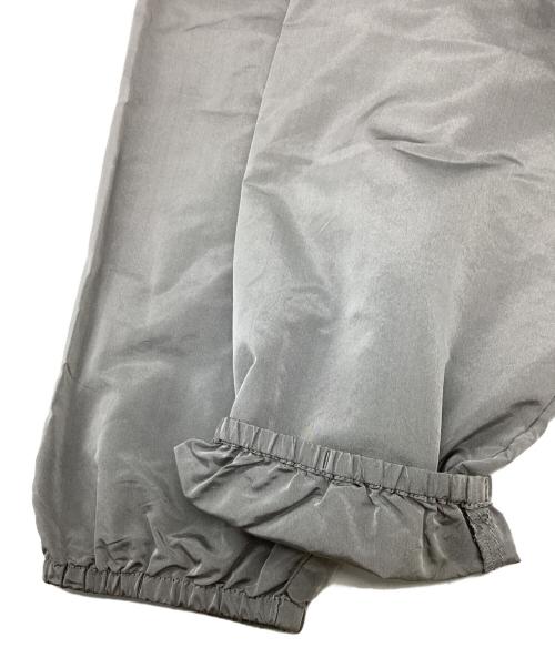 PRADA（プラダ）PRADA (プラダ) バックプリント シルクジャンプスーツ グレー サイズ:SIZE XSの古着・服飾アイテム