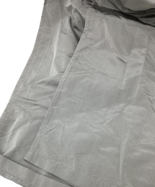 PRADA（プラダ）PRADA (プラダ) バックプリント シルクジャンプスーツ グレー サイズ:SIZE XSの古着・服飾アイテム