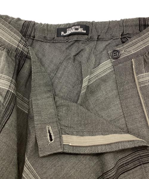 ISSEY MIYAKE  PwRMANwNTw（イッセイミヤケ ペルマネンテ）ISSEY MIYAKE  PwRMANwNTw (イッセイミヤケ ペルマネンテ) デザインサルエルパンツ グレー サイズ:Mの古着・服飾アイテム