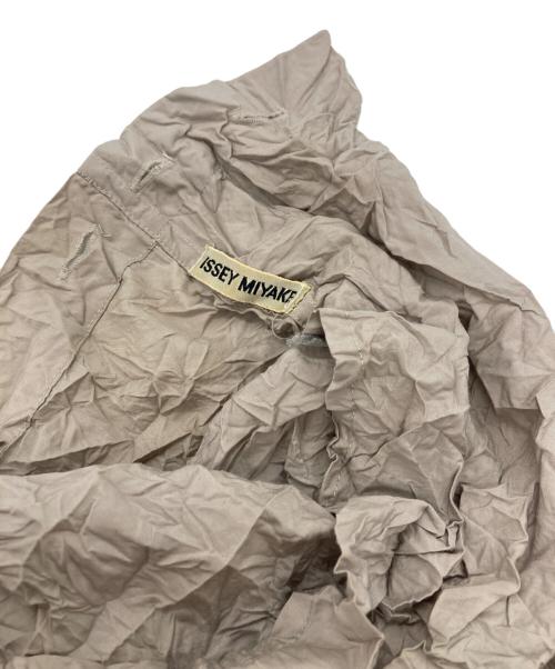 ISSEY MIYAKE（イッセイミヤケ）ISSEY MIYAKE (イッセイミヤケ) シワ加工ブラウス グレー サイズ:	SIZE Mの古着・服飾アイテム