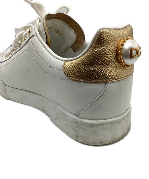 DOLCE & GABBANA（ドルチェ＆ガッバーナ）DOLCE & GABBANA (ドルチェ＆ガッバーナ) フェイクパールローカットスニーカー ホワイト サイズ:	SIZE 36 1/2の古着・服飾アイテム